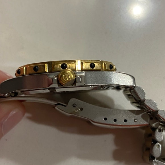 TAG Women’s Watch - Picture 8 of 14